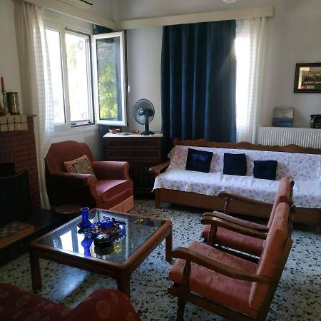 Вілла Vacation House Dionysia Егіо Екстер'єр фото