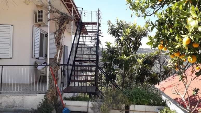 Вілла Vacation House Dionysia Егіо Екстер'єр фото