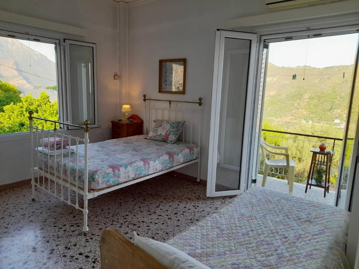 Вілла Vacation House Dionysia Егіо Екстер'єр фото